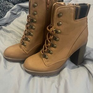 Women's Tan Ankle Boots / Size 7